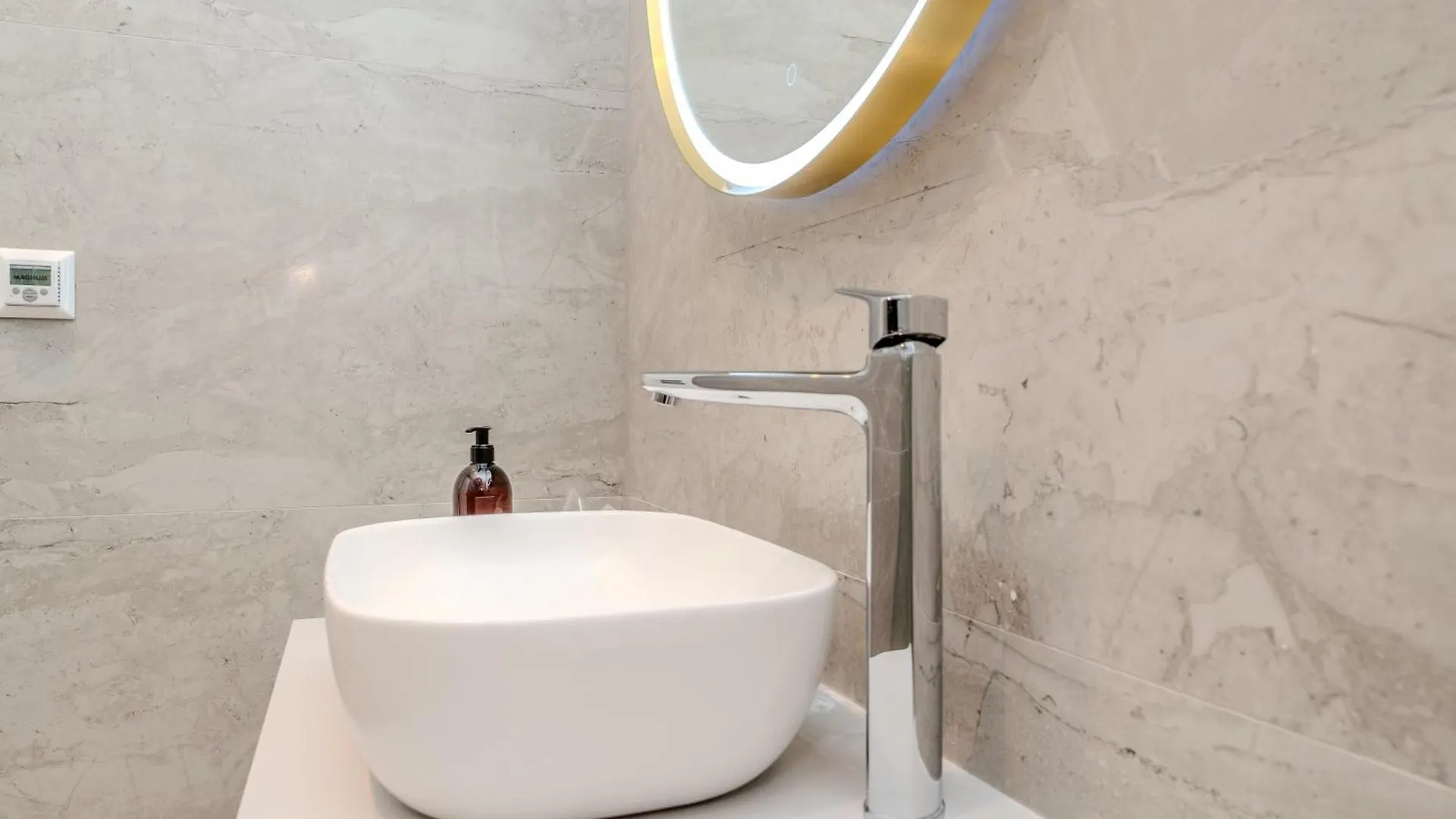 Kolovare Luxury Rooms ザダル アパート