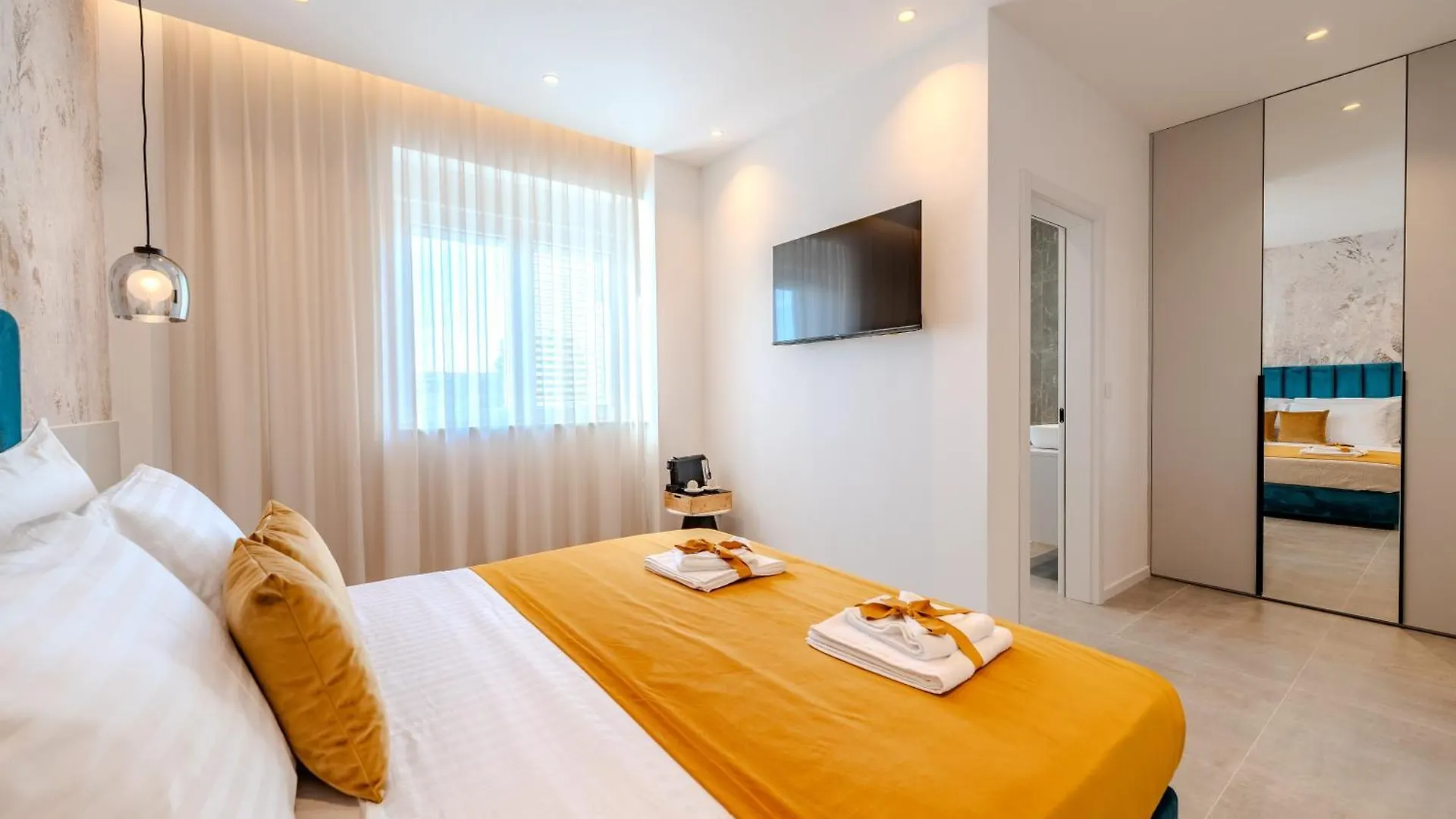 Kolovare Luxury Rooms ザダル