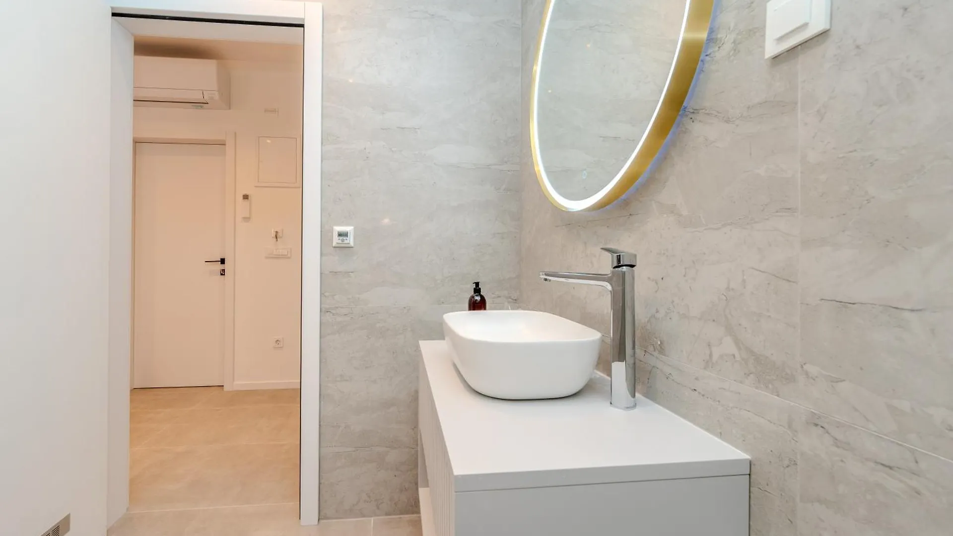 Kolovare Luxury Rooms ザダル