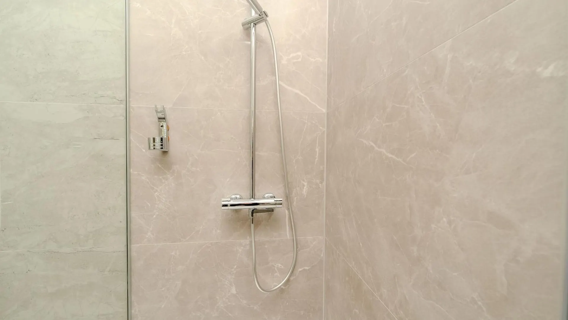 Kolovare Luxury Rooms ザダル アパート
